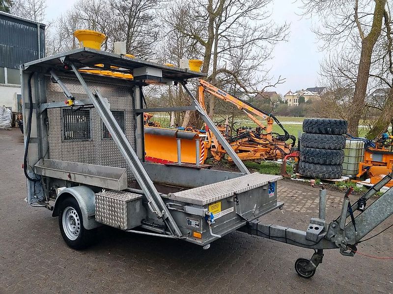 Mersch LED Absperrtafel 2017 Nissen Anlage Verkehrsleitanhänger Verkehrssicherungsanhänger Sperrwand Verkehrsleittafel Verkehrsleitanhänger