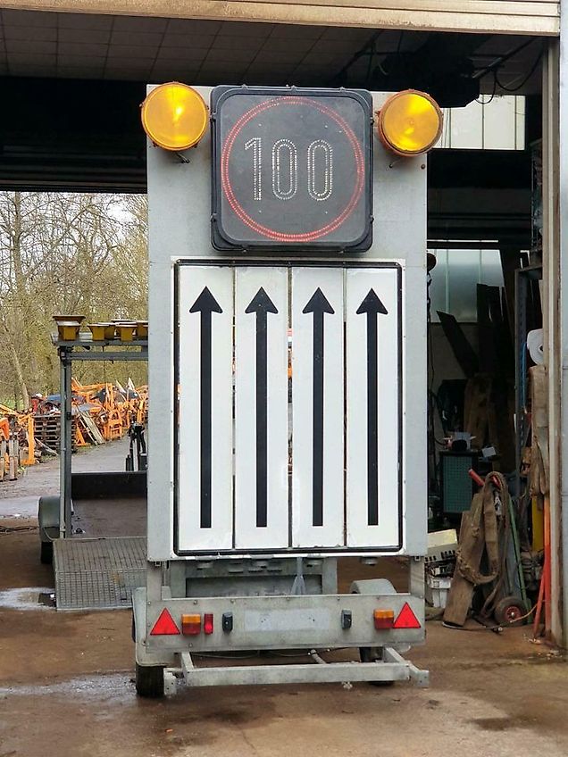 LED Verkehrsleittafel Verkehrssicherungsanhänger Nissen Horizont